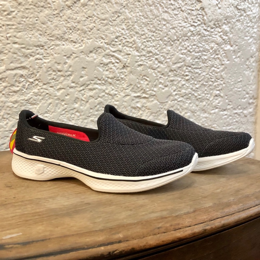 Sketchers Goga Max Size 6 Black NWT